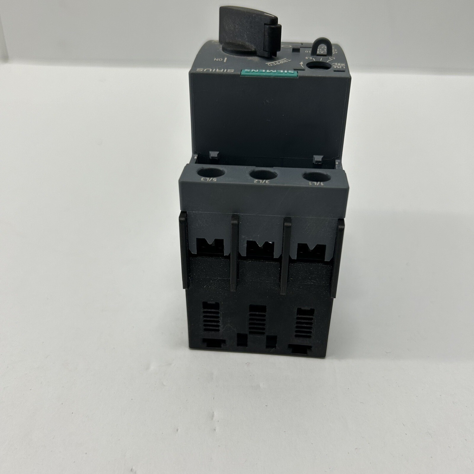 Siemens 3RV2011-OKA10 Rotary Motor Circuit Protector 0.9 A To 1.25 A