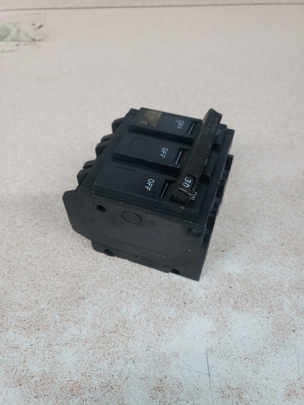 CHIPPED GE THQL32030 Plug-In Mount Circuit Breaker 3-Pole 30A 240VAC 10kA