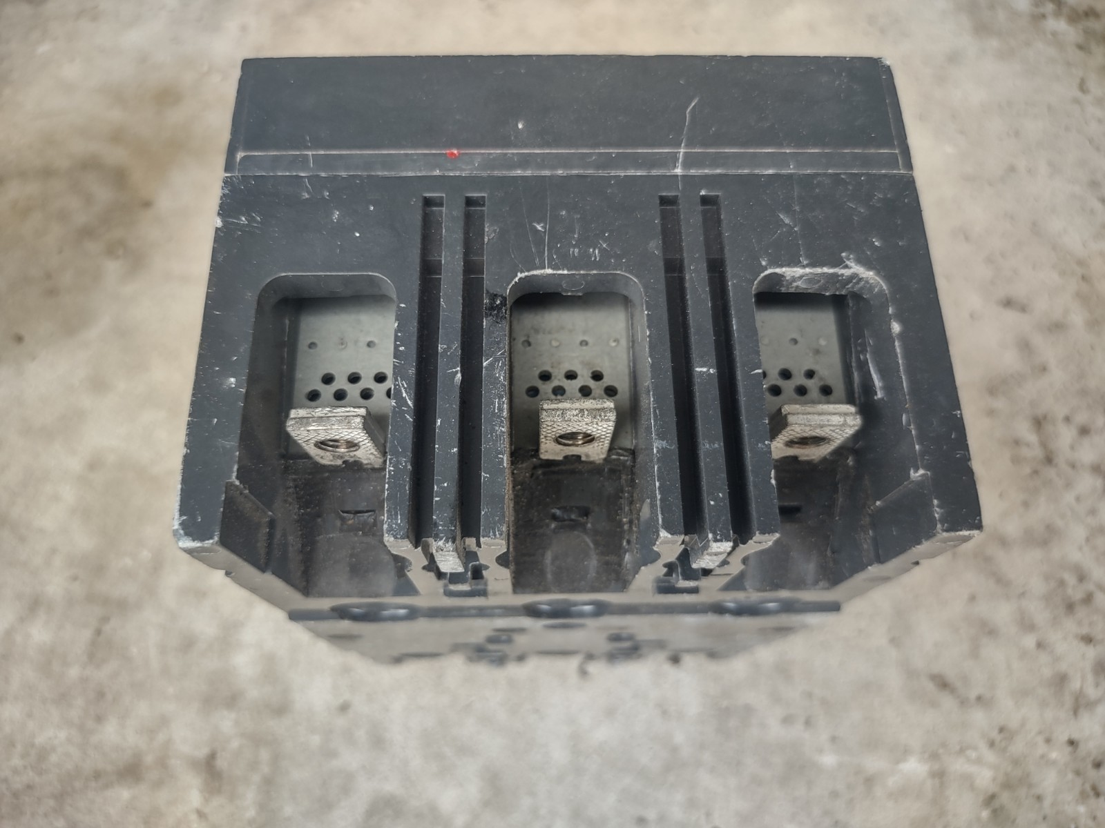GE Hi-Break THED136100 100A 3-Pole Circuit Breaker Type T 600VAC/250VDC