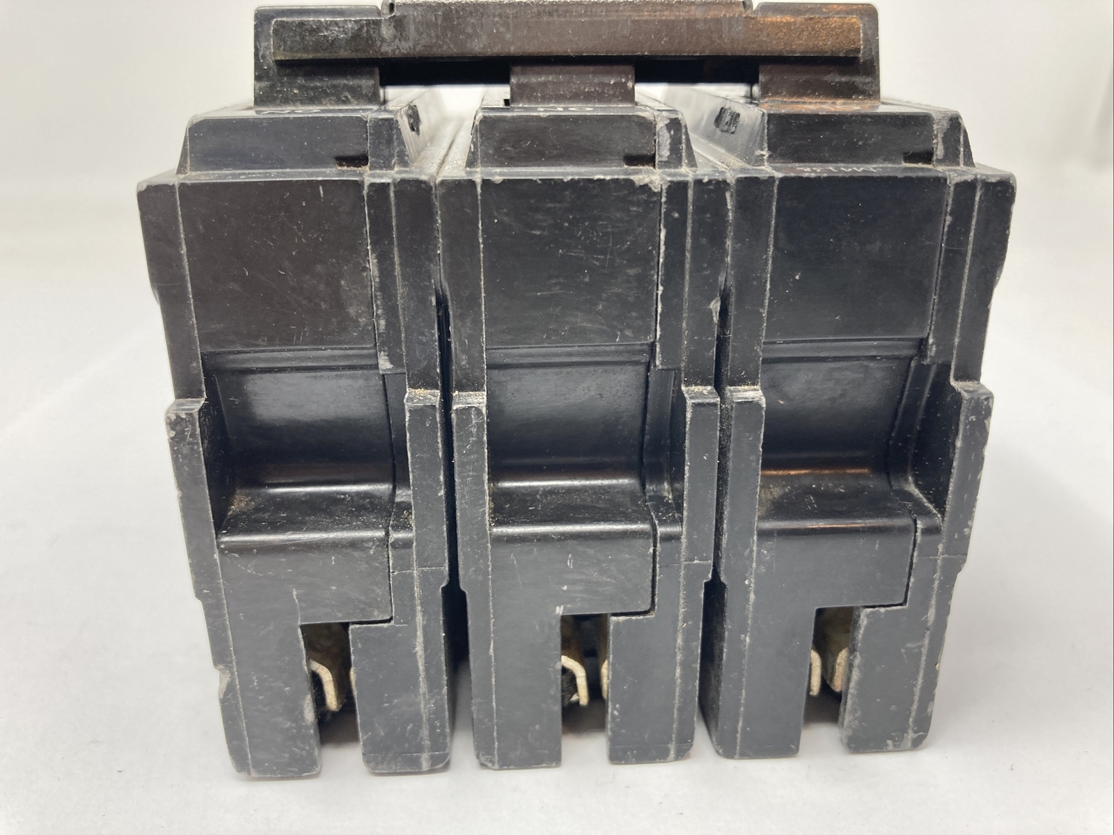 GE THQL32030 Circuit Breaker 30A 3P 240 Volt