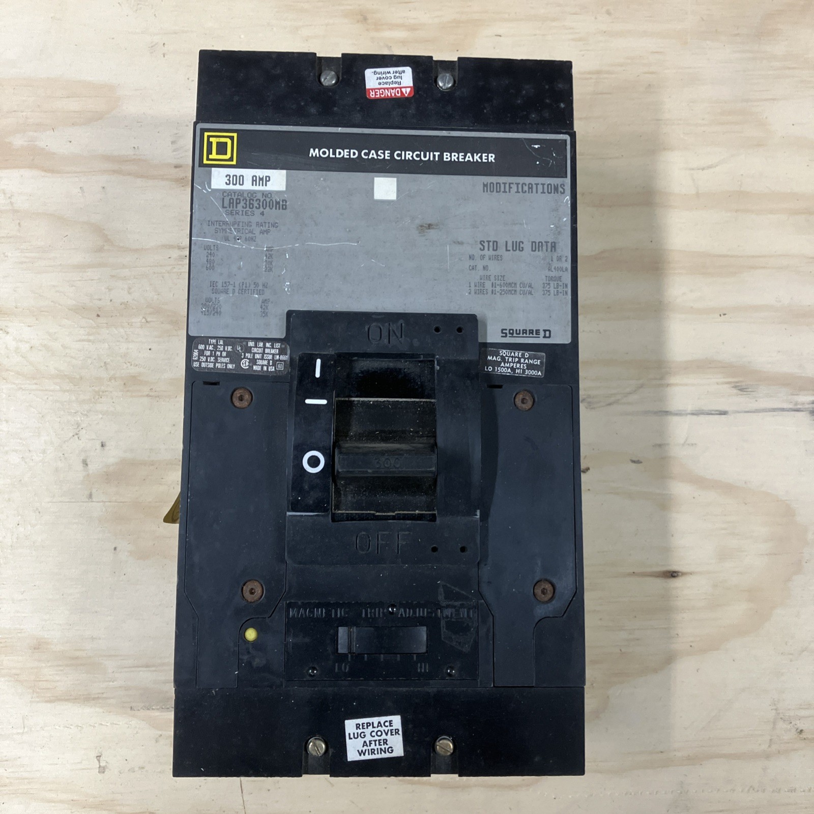 LAP36300MB-SQ D 300A AMP 3P POLE 600V 30kA@480V FEED THRU MAIN BREAKER