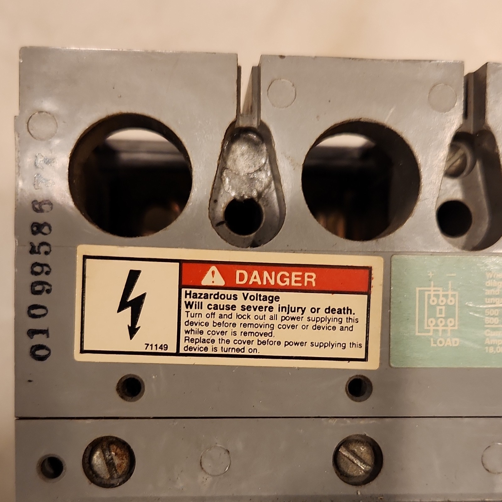 Siemens FXD63B150 150A 3-Pole Circuit Breaker 600V AC Push to Trip Box Lugs