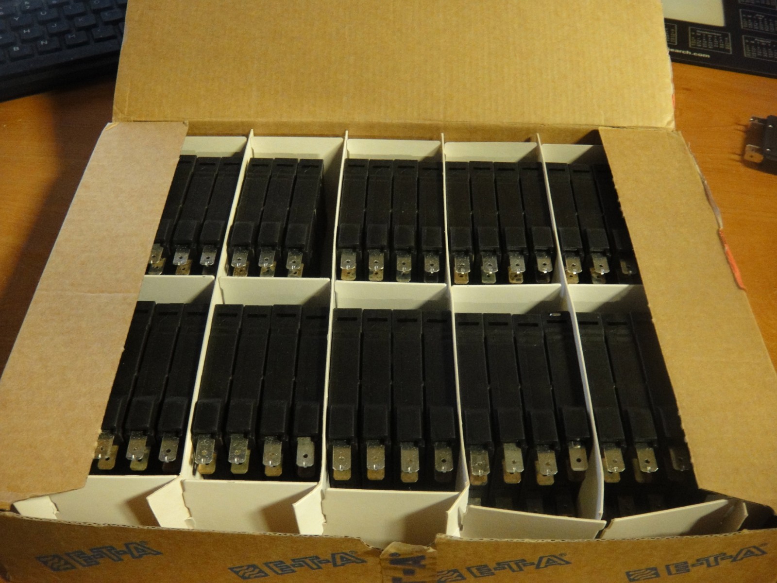 (1 case 48) E-T-A ETA 2210-S212-P1M1-Z131-25A circuit breakers 25 amp