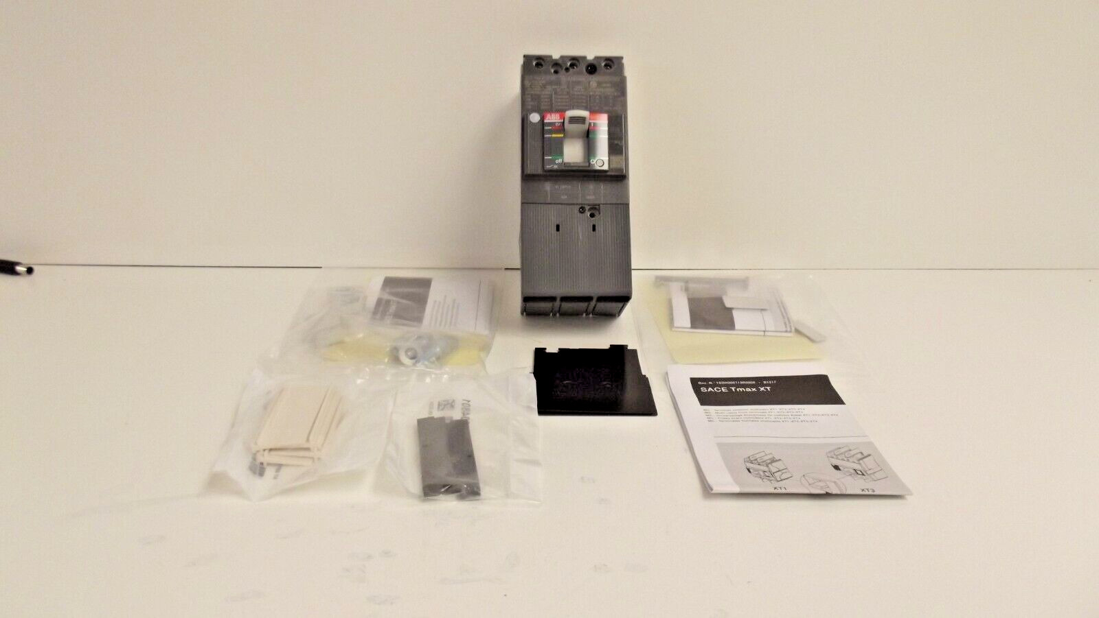 ABB SACE TMAX XT1 N 125 TMF 40-500 3P 44-4