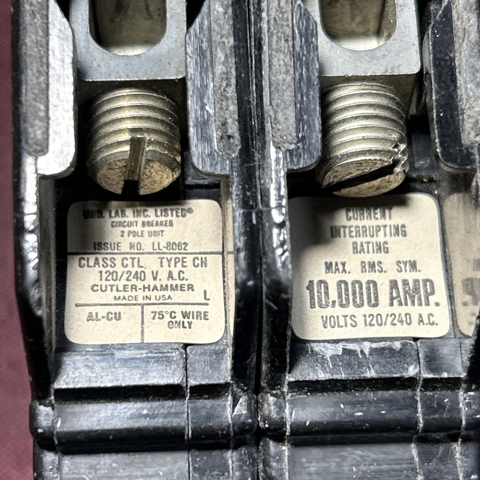 Cutler-Hammer Type CH 40 V Gang 2 Pole 120/240 V.A.C./single pole 20 A X2 AL-CU