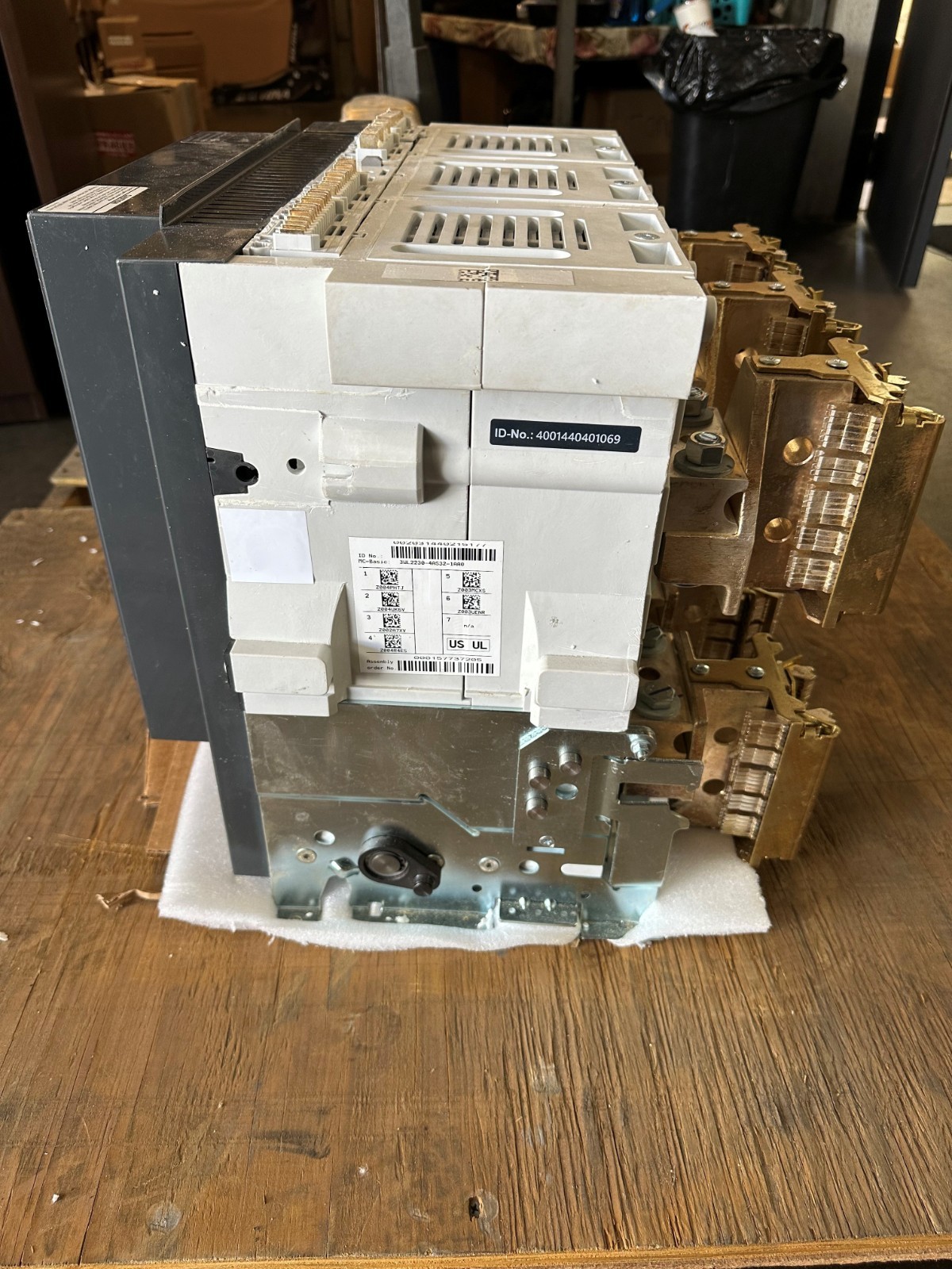 SIEMENS WLL2D330 INTEGRATED CUBICLE BUS CIRCUIT BREAKER 3000 AMPS