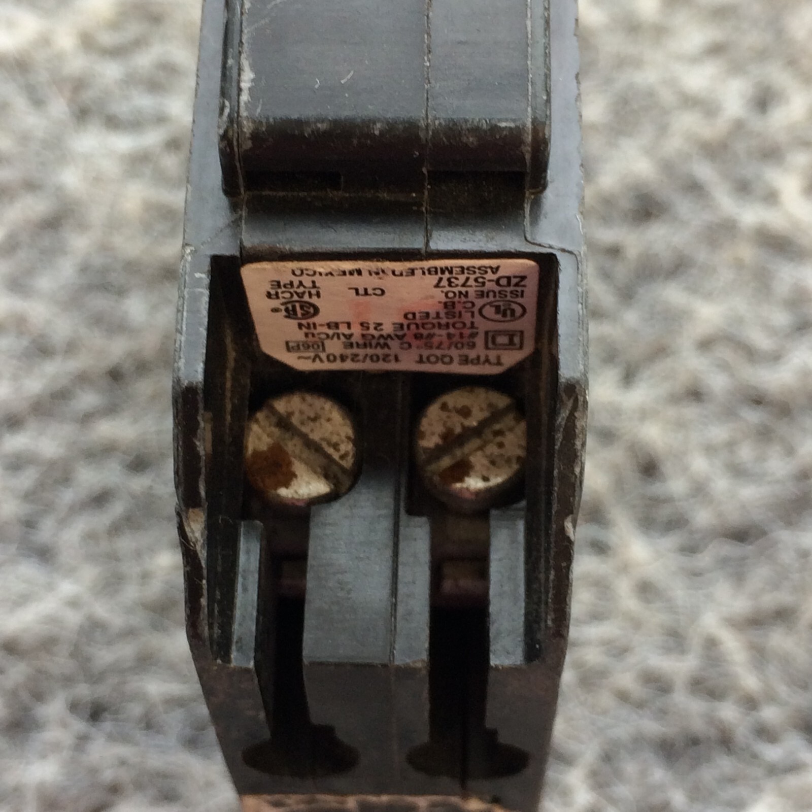 Square D QOT2020 1 Pole Mini 20 Amp Twin Tandem Dual Circuit Breaker With Hook