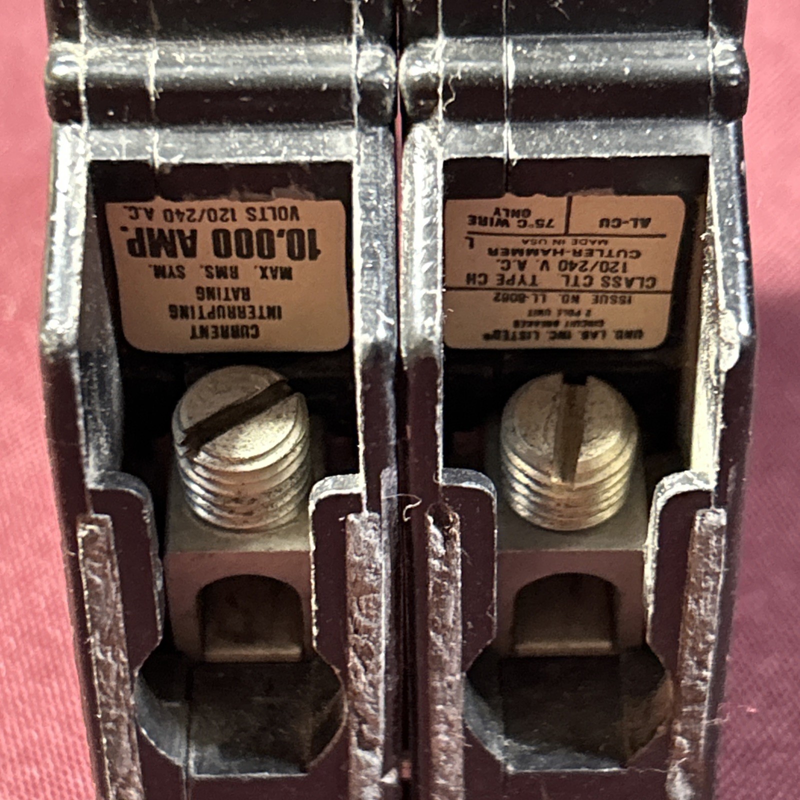 Cutler-Hammer Type CH 40 V Gang 2 Pole 120/240 V.A.C./single pole 20 A X2 AL-CU