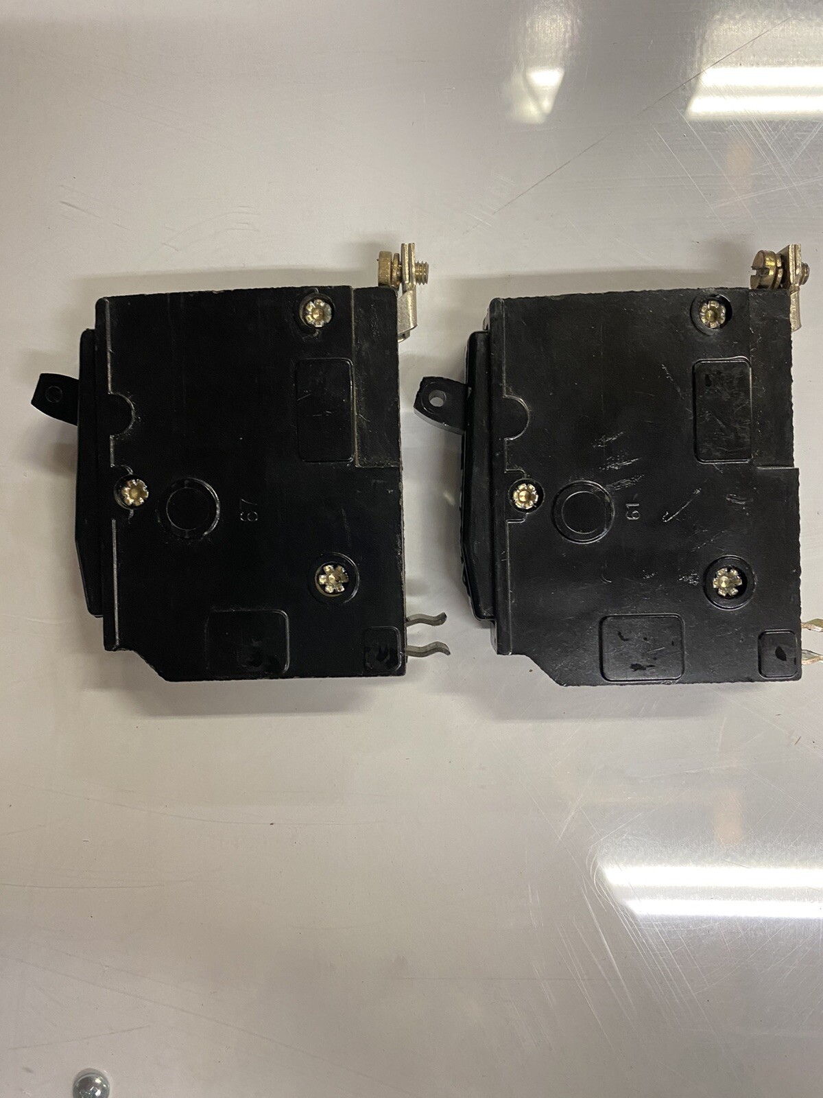 Square D QOB120 20 Amp Circuit Breaker 120/240V Black w Trip Window (Lot Of 2)