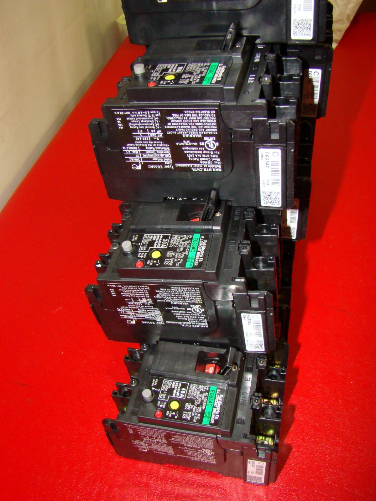 FUJI ELECTRIC FA E.L CIRCUIT BREAKER EG33AC 5A 10A 30A 40A 50A 100/200VAC 3 Pole