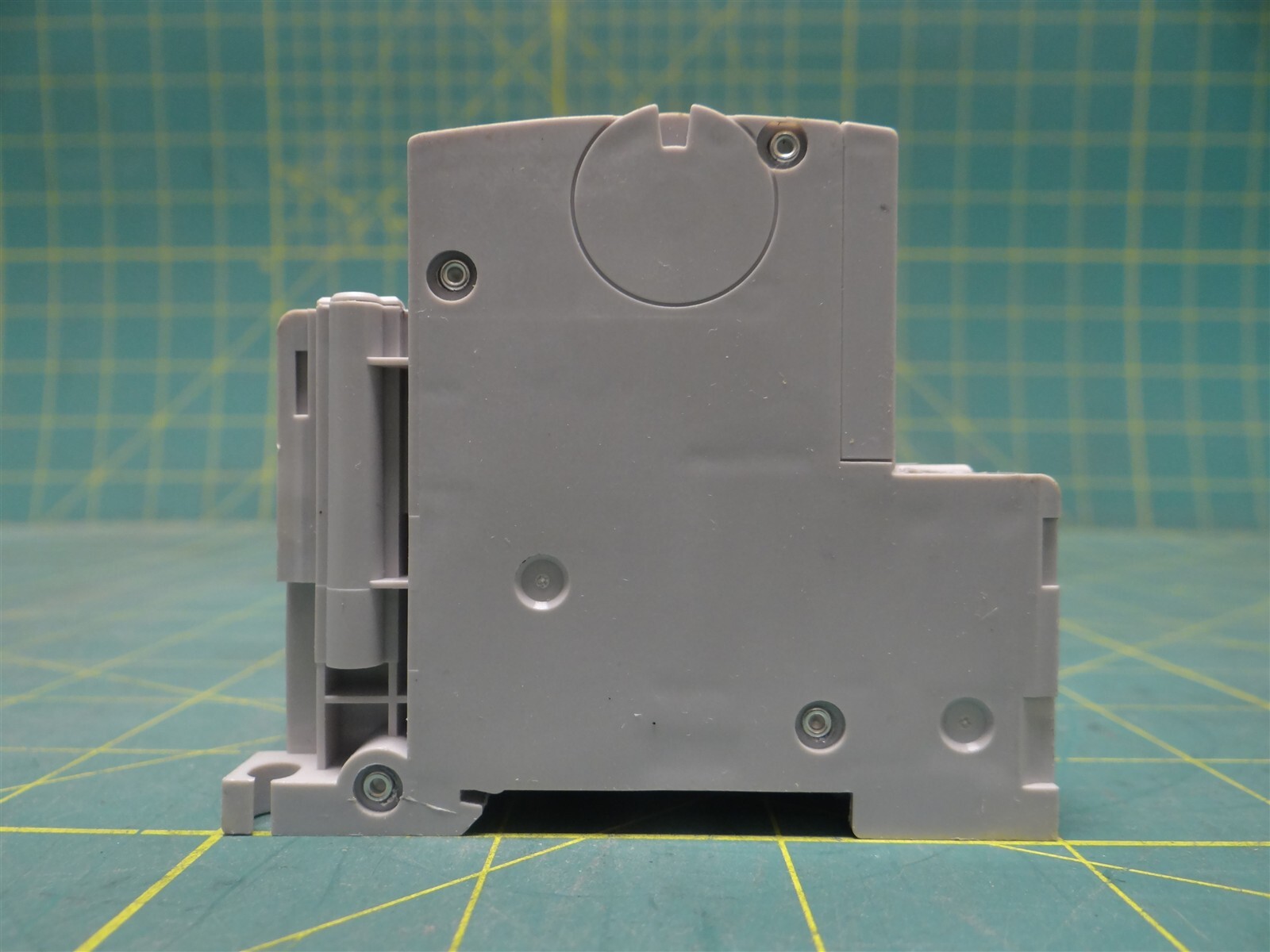 IDEC NC1V-3100-10AS Circuit Protector 3P Current Trip 10A Medium Time Delay, S