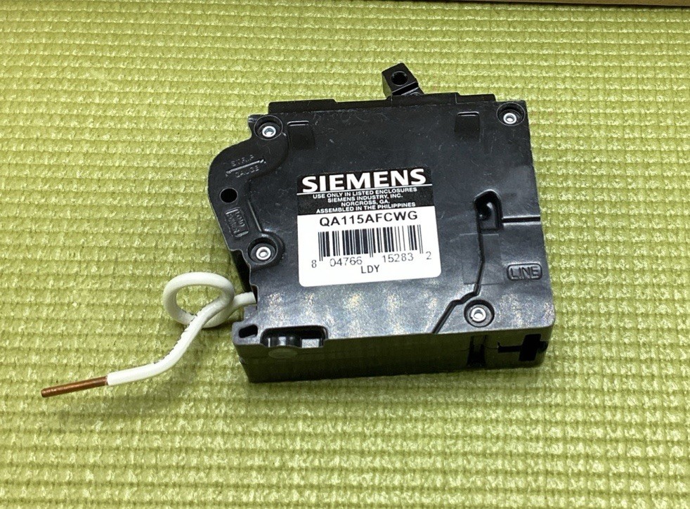 Lot of 10 New Circuit Breakers Siemens QA115AFCWG 15 Amp 1 Pole AFCI WireGuide