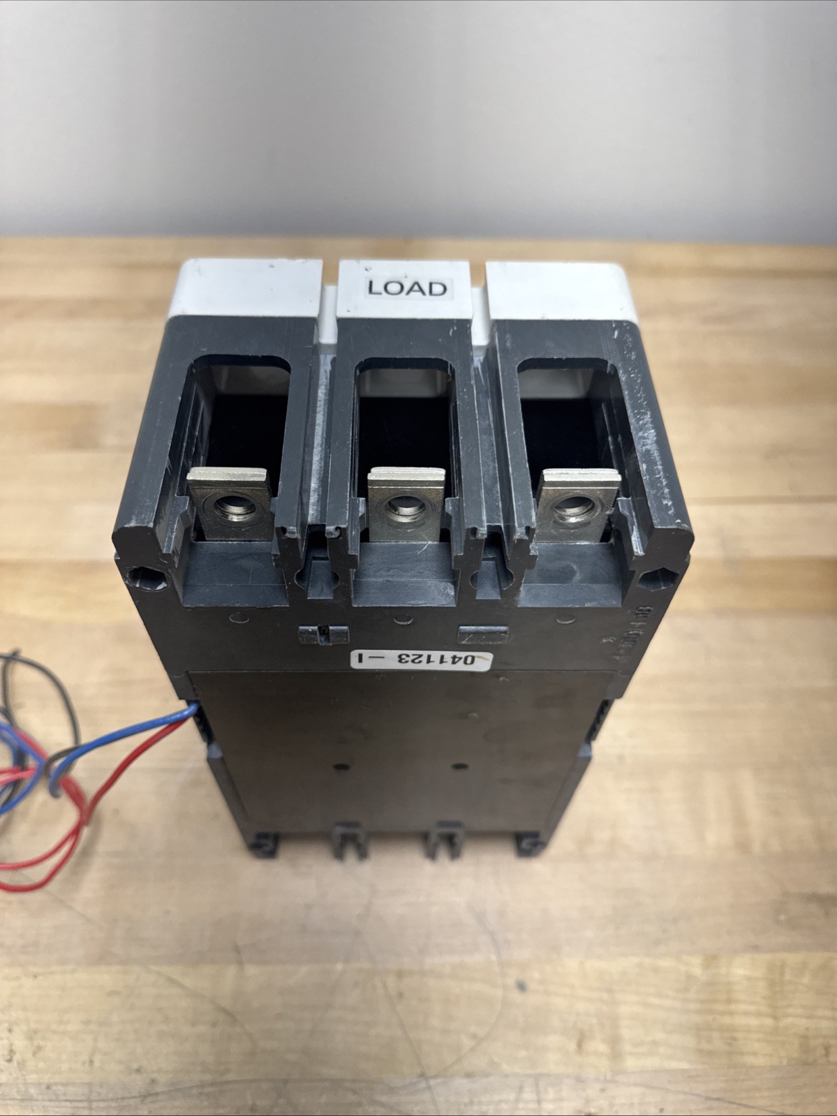 EATON CUTLER HAMMER HKD3400F KES3400LSI 3 POLE 400 AMP 480v CIRCUIT BREAKER