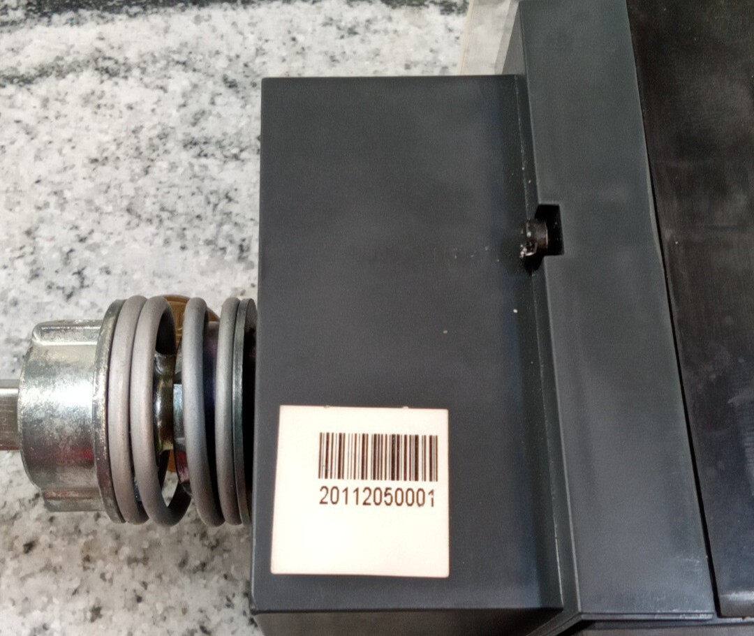 SQUARE D/JDL36200/MOLDED CASE/BREAKER/ W/ 20112050001-BTU INTERNATIONAL/NEW(38C2