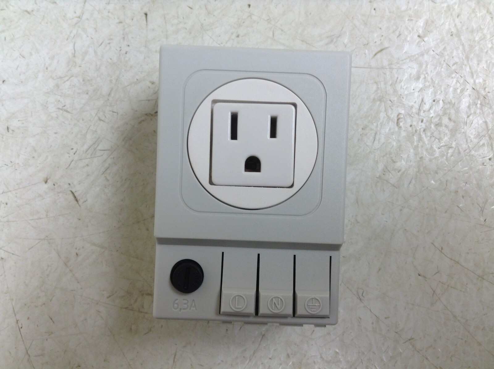 Stego SD 035 Din Rail Receptacle Outlet 120 VAC 03504.0-00 SD035 (TSC)