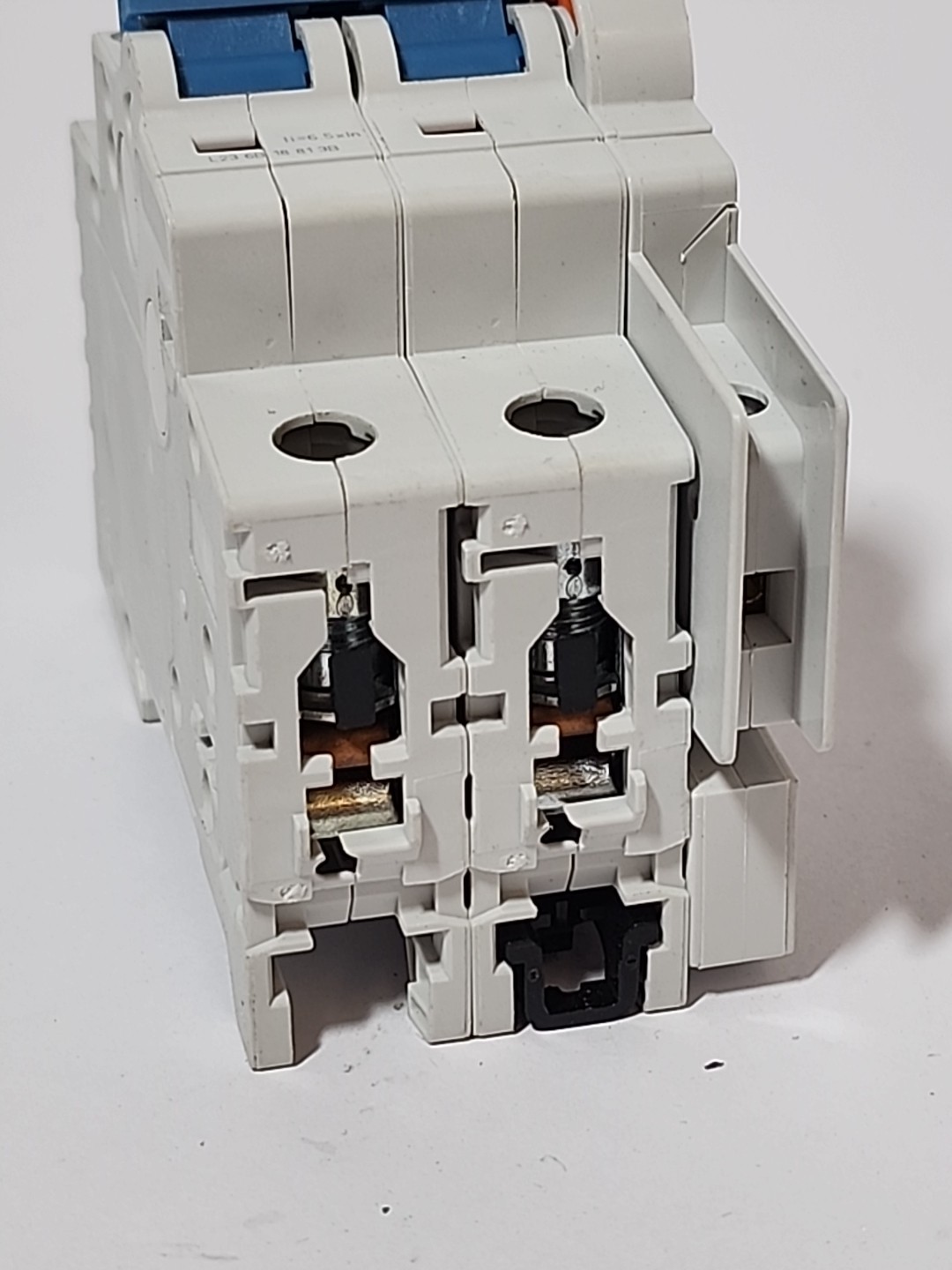 Allen Bradley 1492-SP1C020 Ser C 2A Breaker w/ 1489-AMRA3 Aux Contact Block