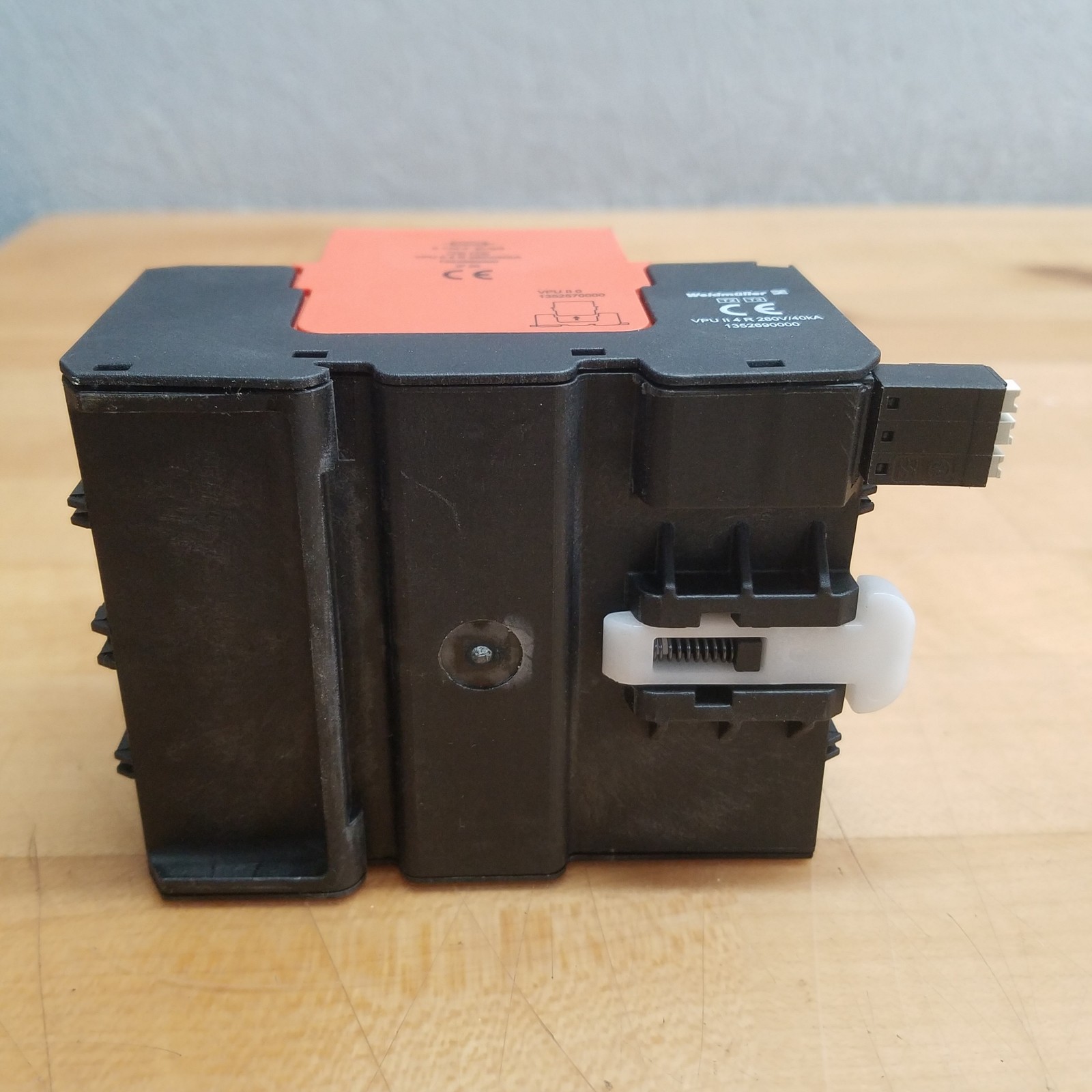 Weidmuller 1352690000 Overvoltage Protection, VPU II 4 R 280V/40kA – USED