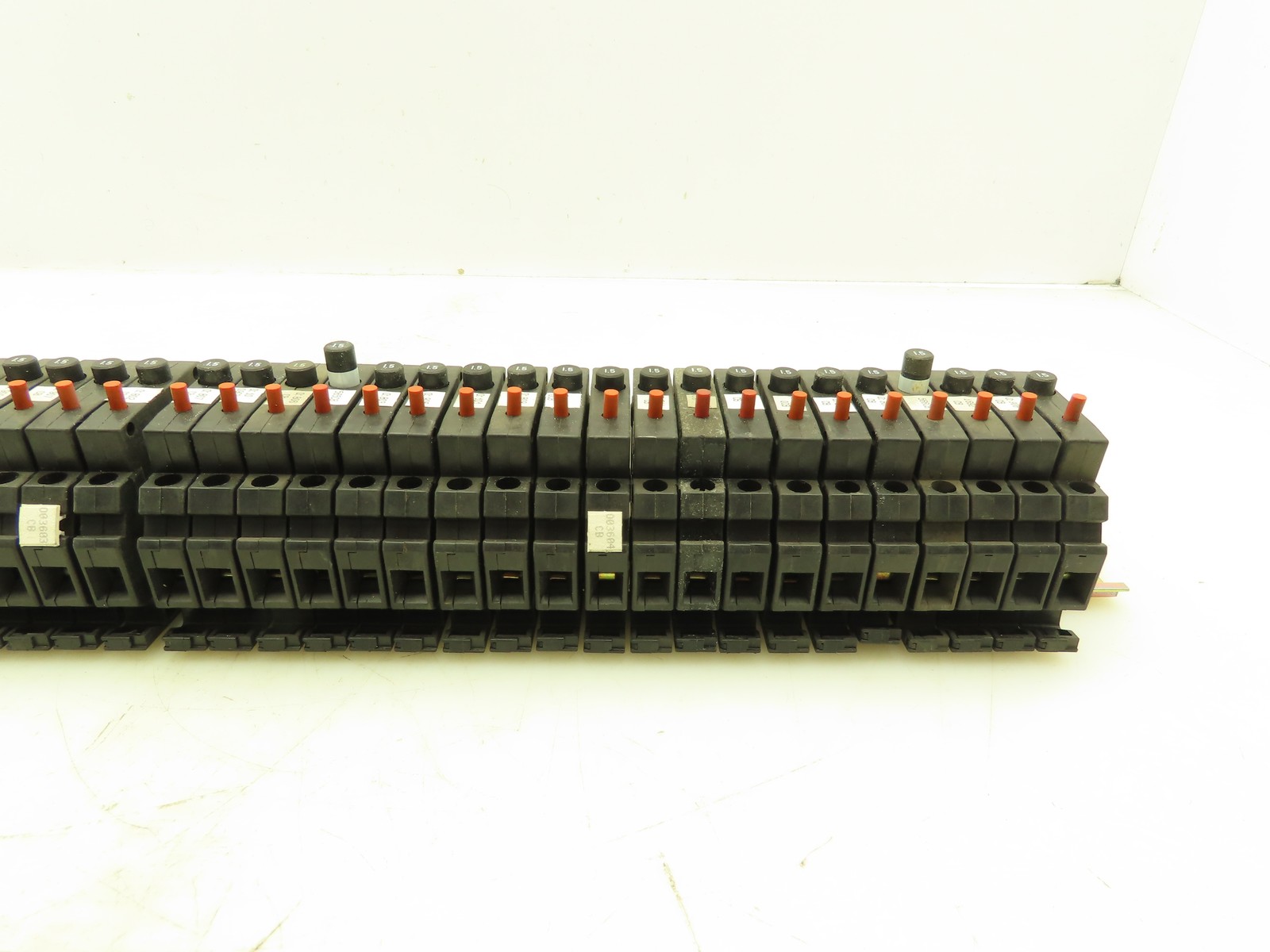 Allen Bradley 1492-GH015 Din Rail 1.5A Circuit Breaker Ser B 250V Lot of 50