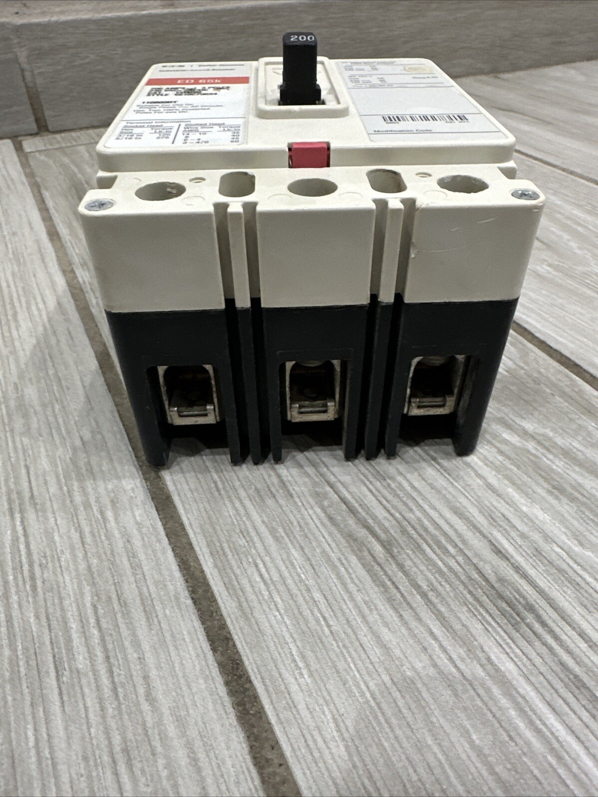 ⚡Eaton ED3200 Molded Case Circuit Breaker ED 65k 200 Amp 3-Pole 240 Vac 125 Vdc