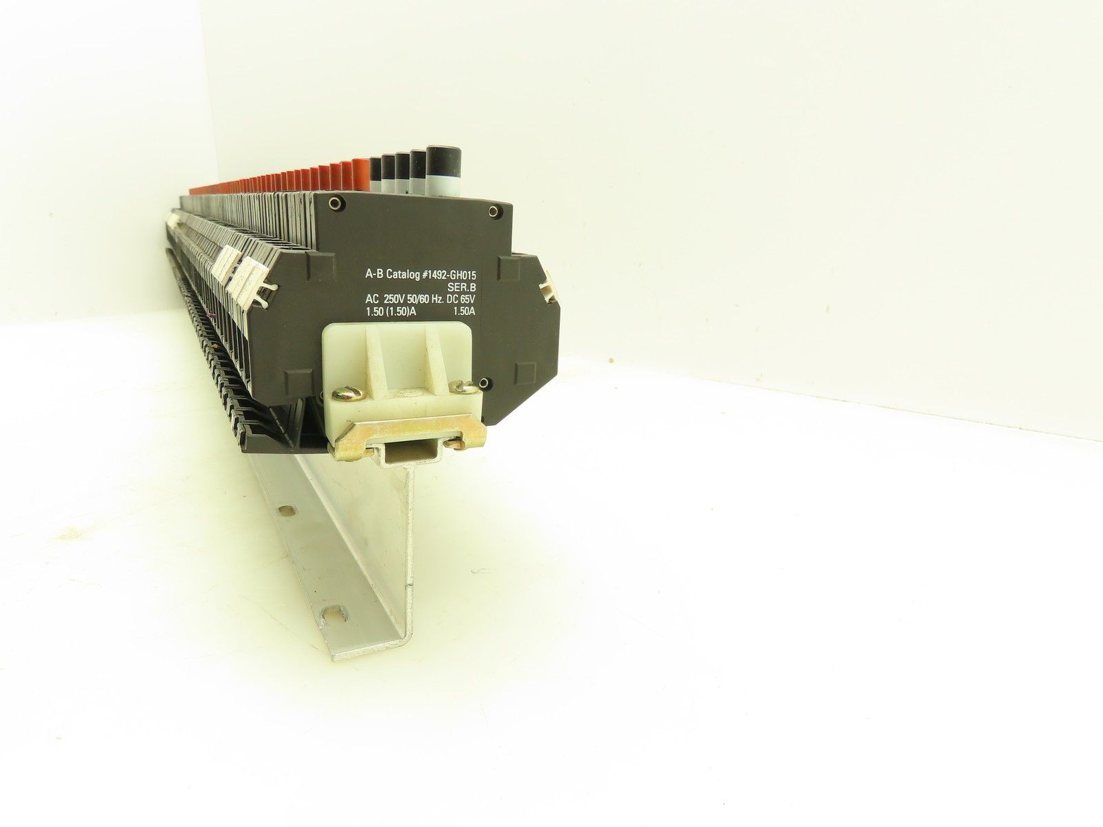 Allen Bradley 1492-GH015 Din Rail 1.5A Circuit Breaker Ser B 250V Lot of 57