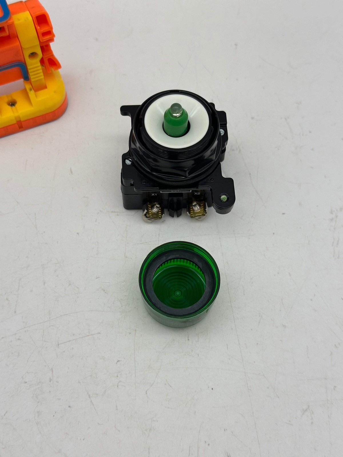 Eaton Cutler-Hammer E34TB120H3X Indicator Light, Green *Lot of (2)* (No Box)