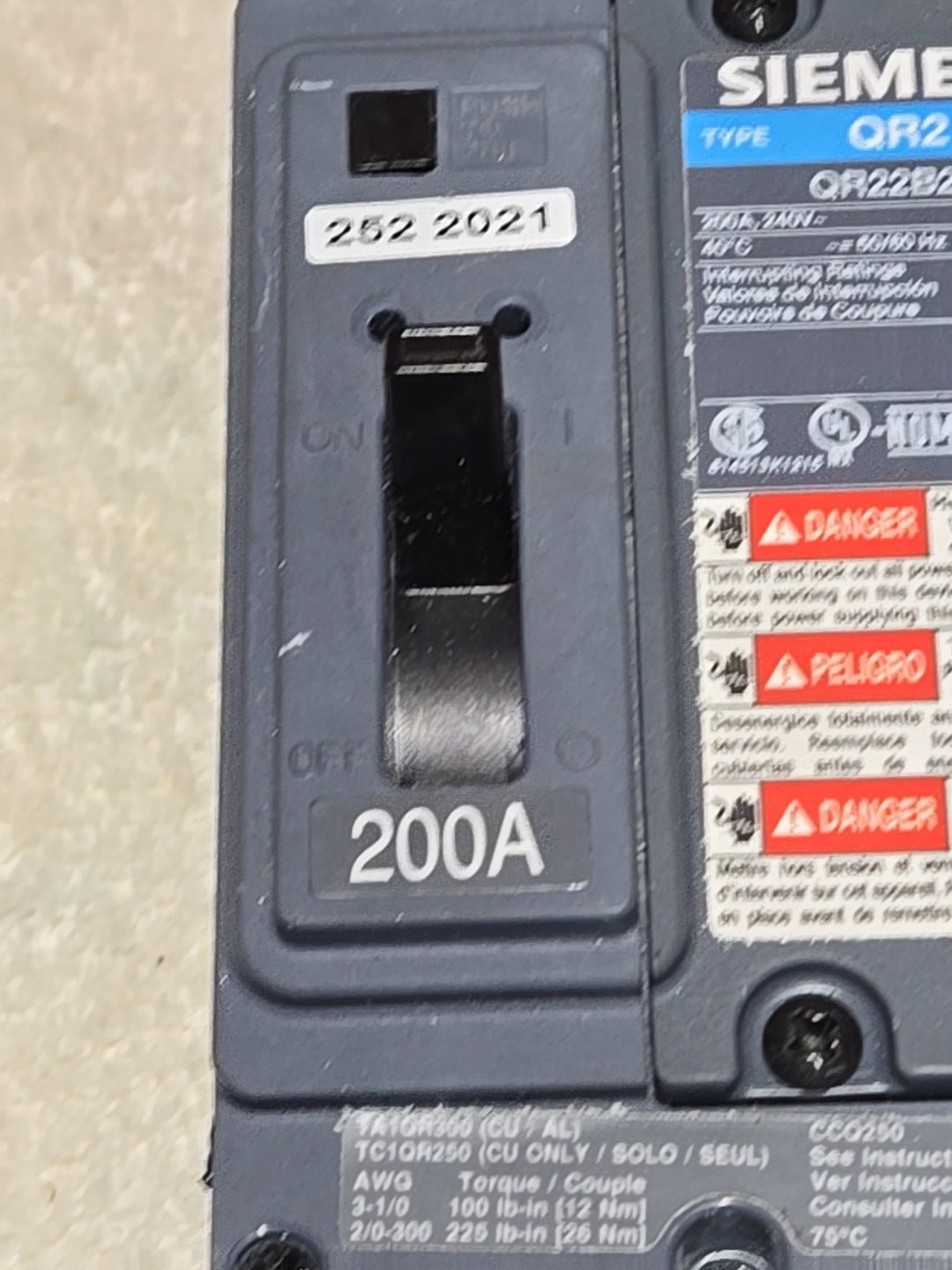 Siemens QR22B200 Circuit Breaker 200A 2P 240V QR2