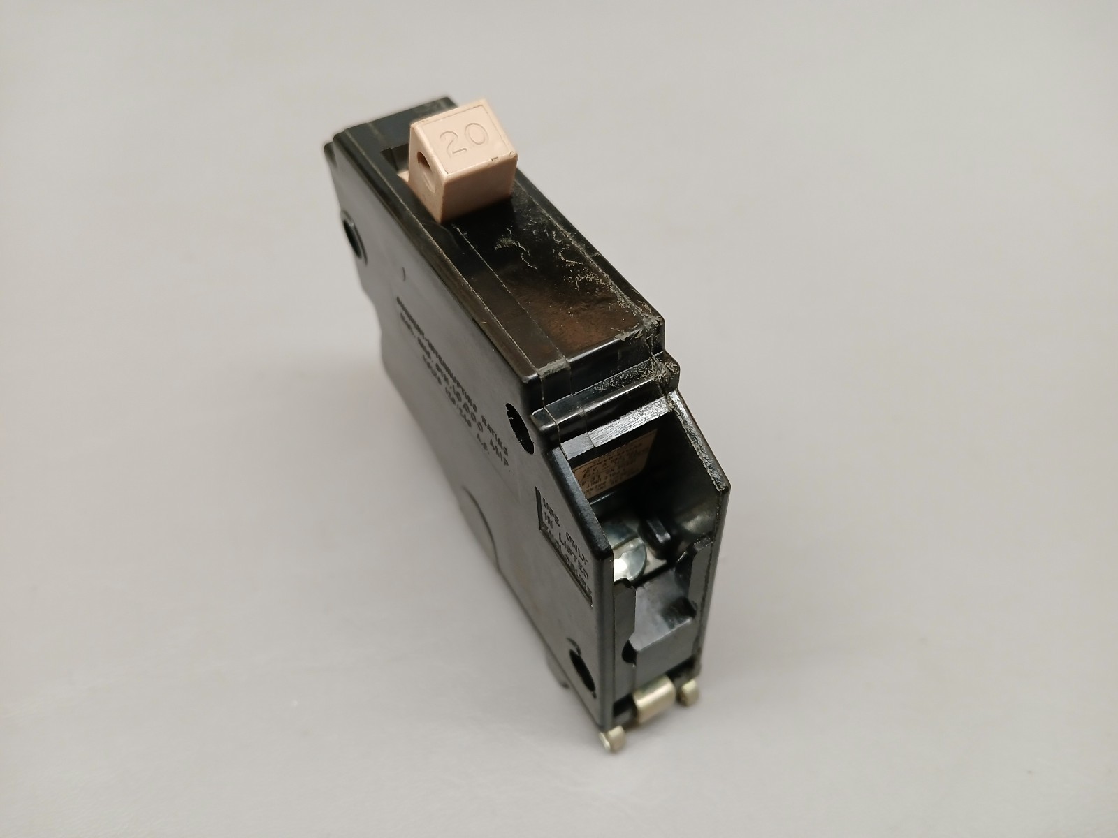 Cutler Hammer 20 Amp Single Pole CH120 Metal Foot