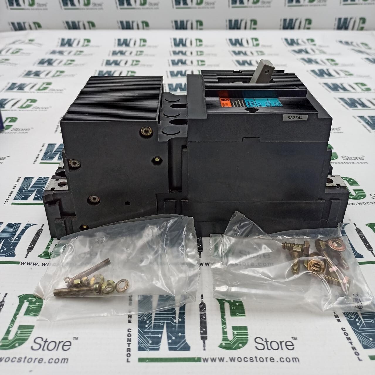 C125LB MERLIN GERIN CIRCUIT BREAKER 100 kA, 380/415V AC, 250V DC