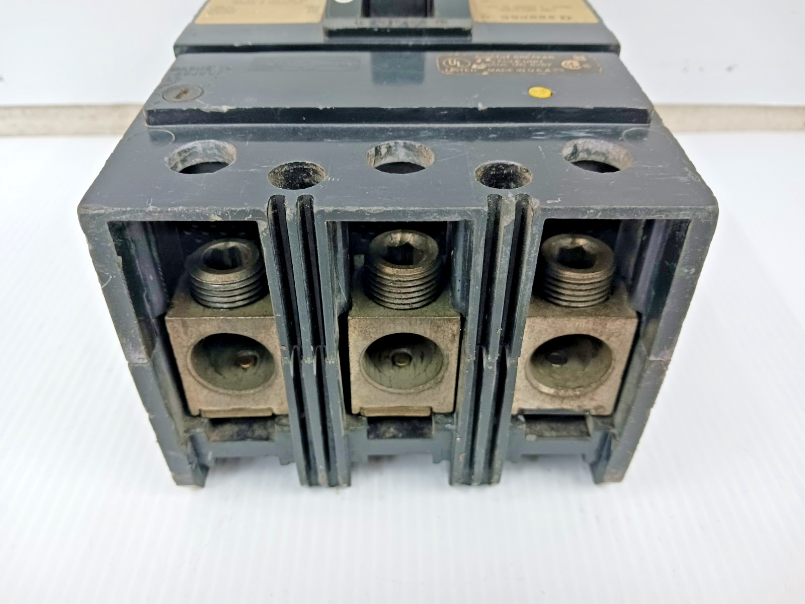 Square D 100 Amp Molded Case Circuit Breaker 3 Pole 600 VAC 25kA KAL36100 (Flaw)