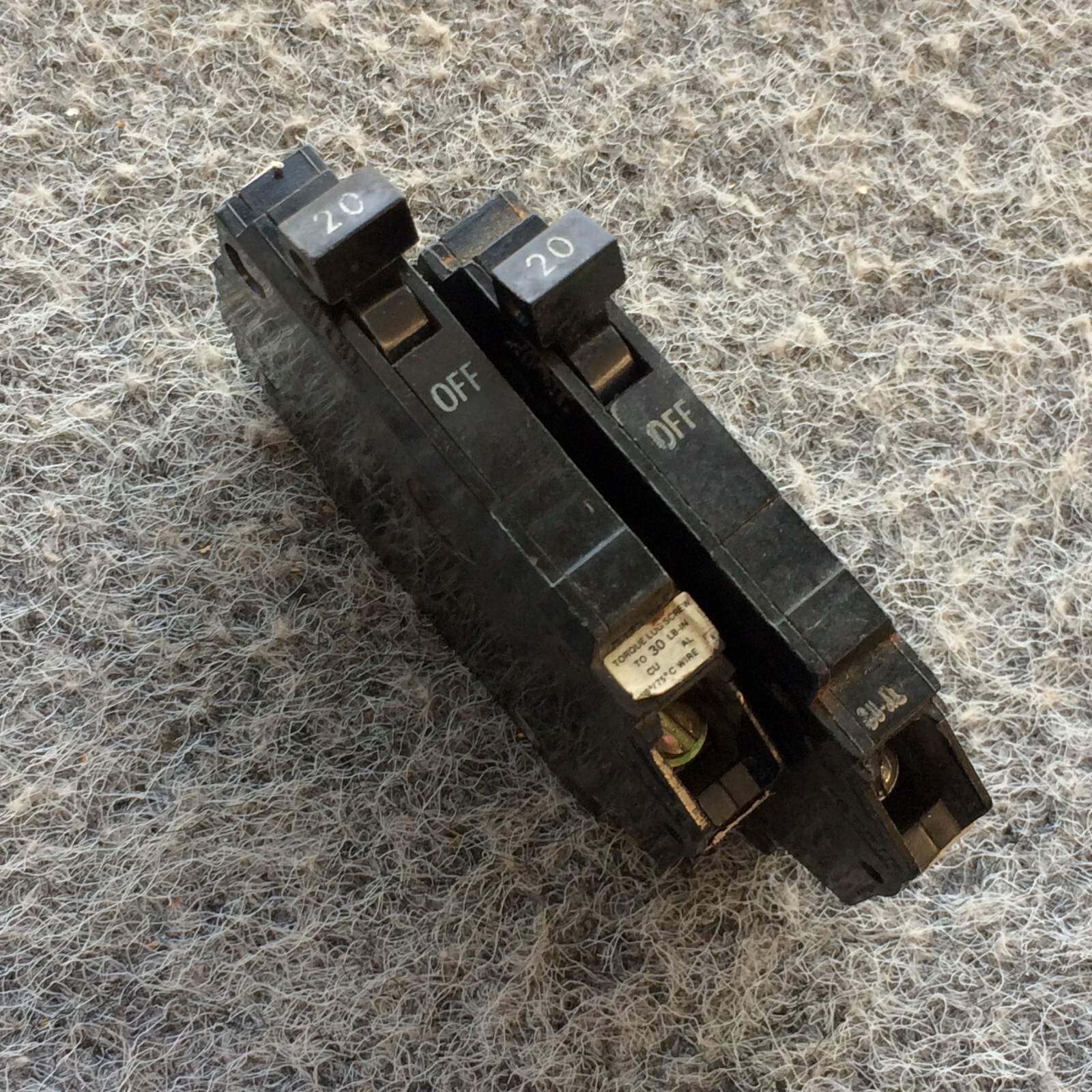 LOT OF 2 THQP120-GE 20A AMP 1P POLE 10kA@120/240V PLUG ON THIN BREAKER