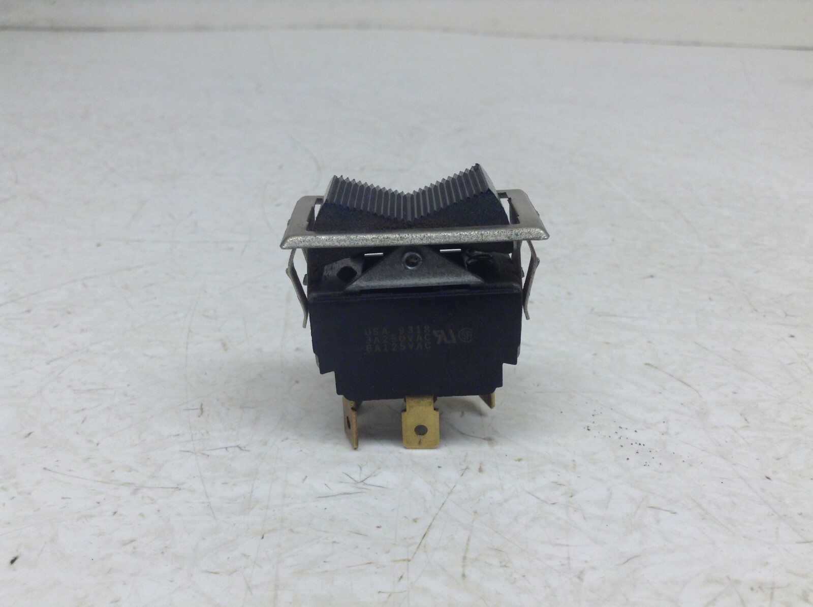 USA 9318 Toggle Rocker Switch 6 A 125 V 3 Amp 250 VAC (OK)