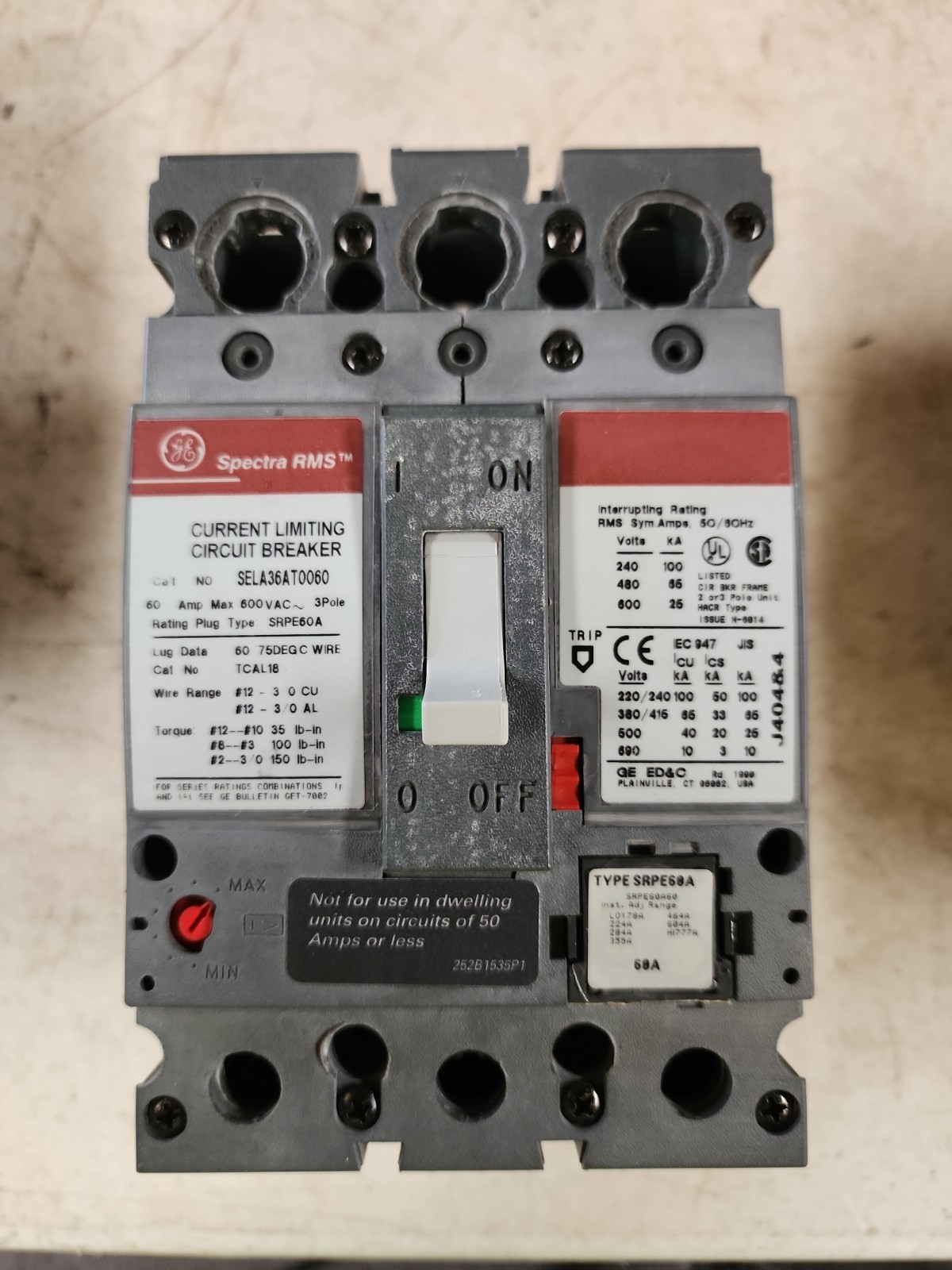 GE SPECTRA RMS 60 AMP CIRCUIT BREAKER SELA36AT0060 3 POLES W/ PLUGS 40, 50, 60