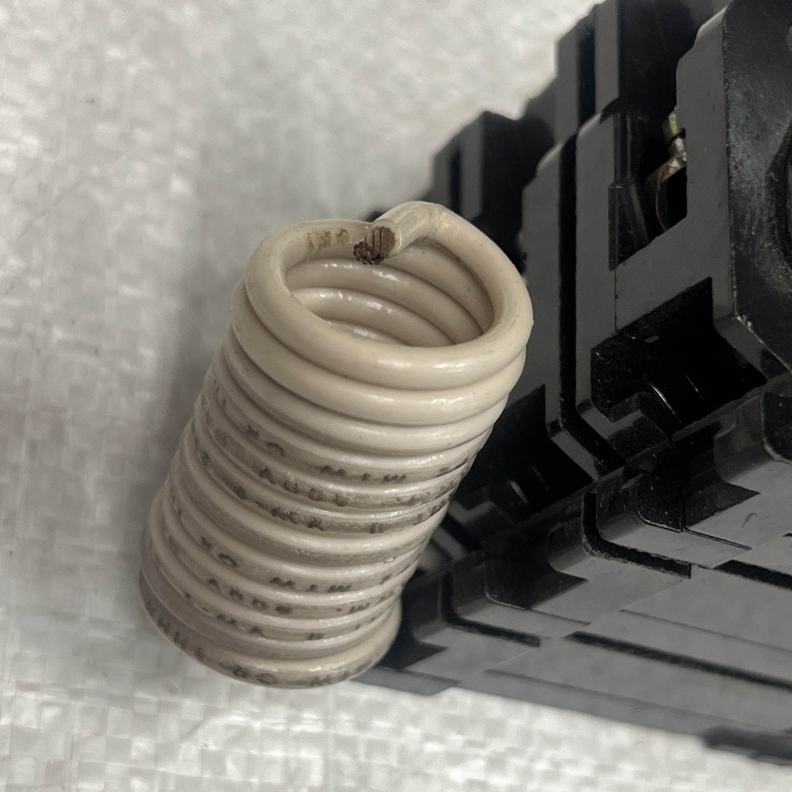 ite 60AMP ,3POLE TYPE QP SHUNT TRIP PLUG IN CIRCUIT BREAKER