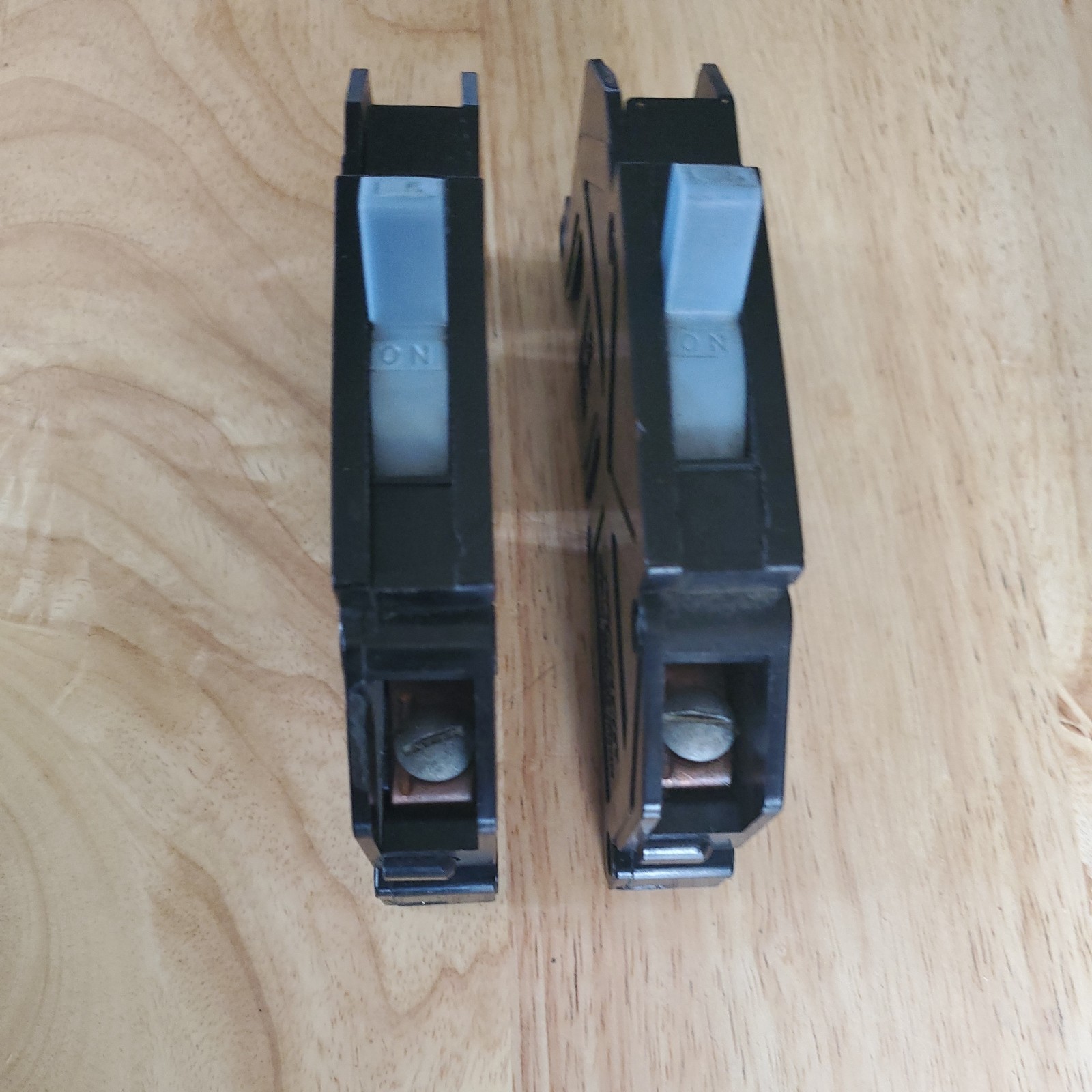 Lot of 2 Zinsco Type T T115 1 pole 15 amp 120 V Circuit Breaker