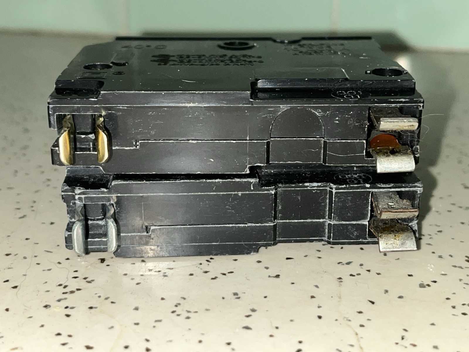 Square D 20A 10kA 120/240V 50/60Hz 40°C QOB-120 (Qty: 2) WORKS