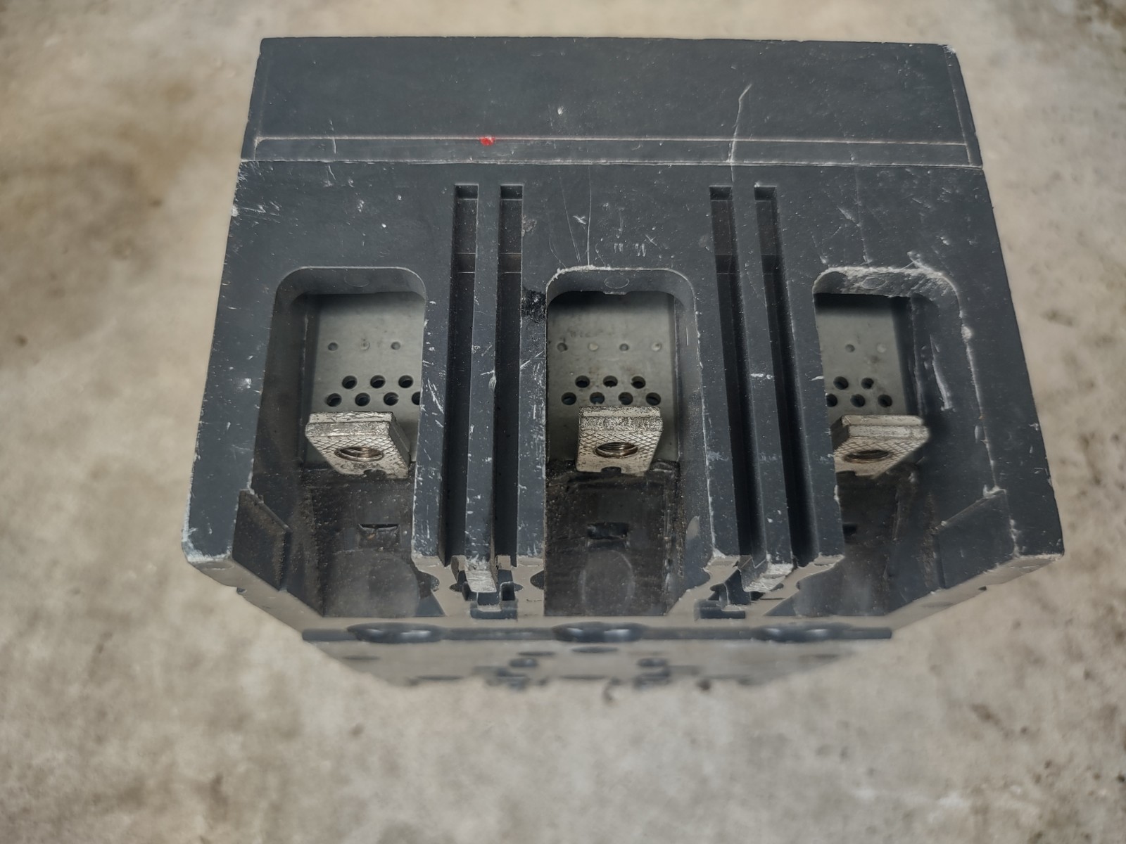 GE Hi-Break THED136100 100A 3-Pole Circuit Breaker Type T 600VAC/250VDC