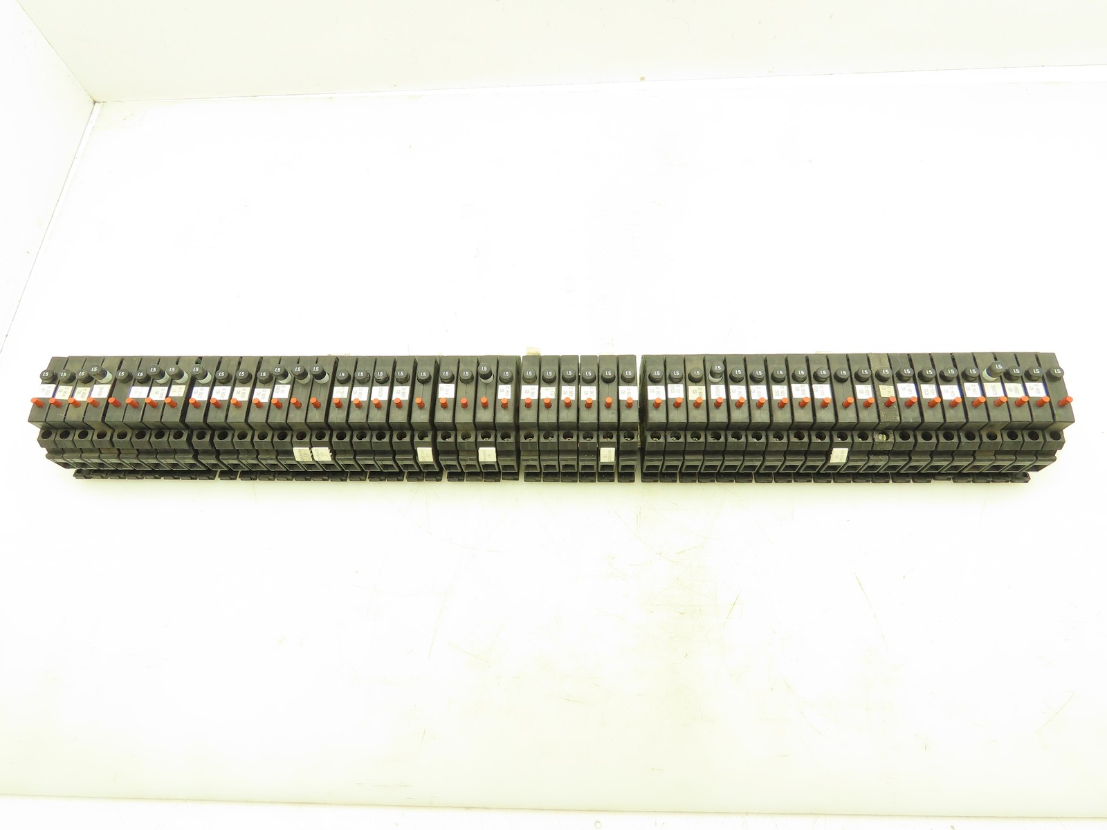 Allen Bradley 1492-GH015 Din Rail 1.5A Circuit Breaker Ser B 250V Lot of 50
