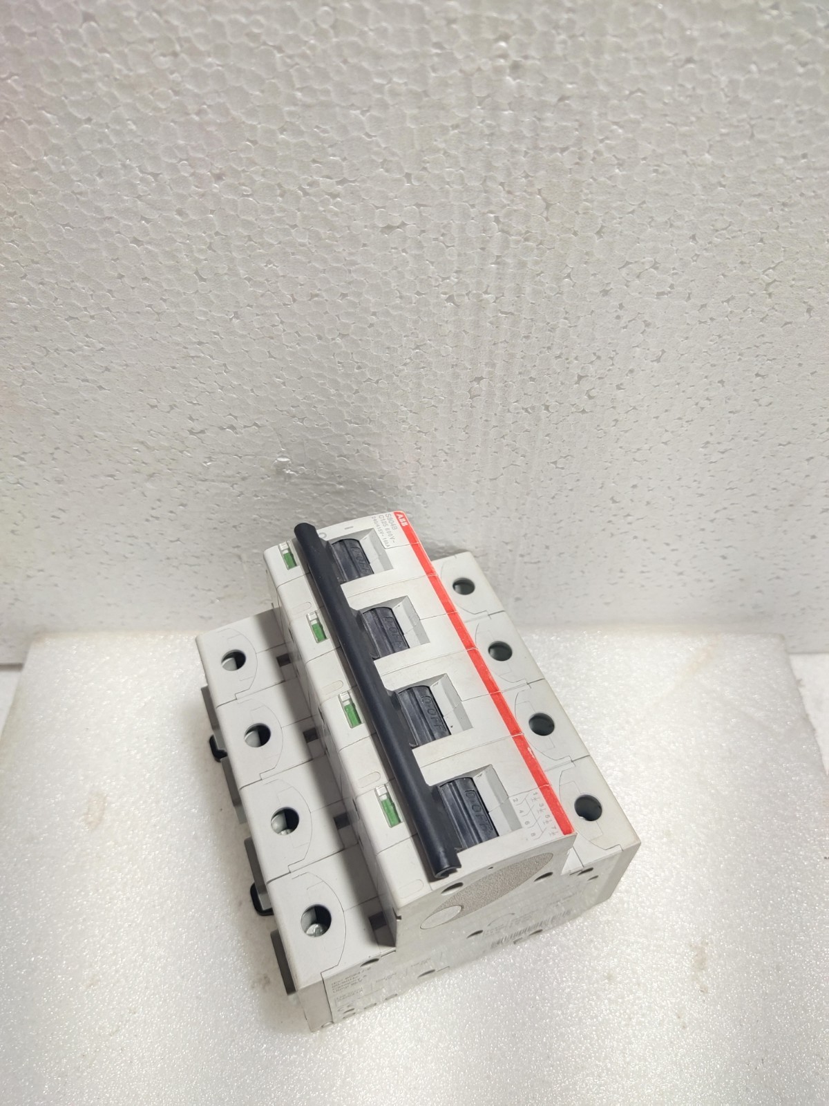 ABB S804B-C125/2CCS814001R0844 4 POLE CIRCUIT BREAKER MADE IN SWITZERLAND