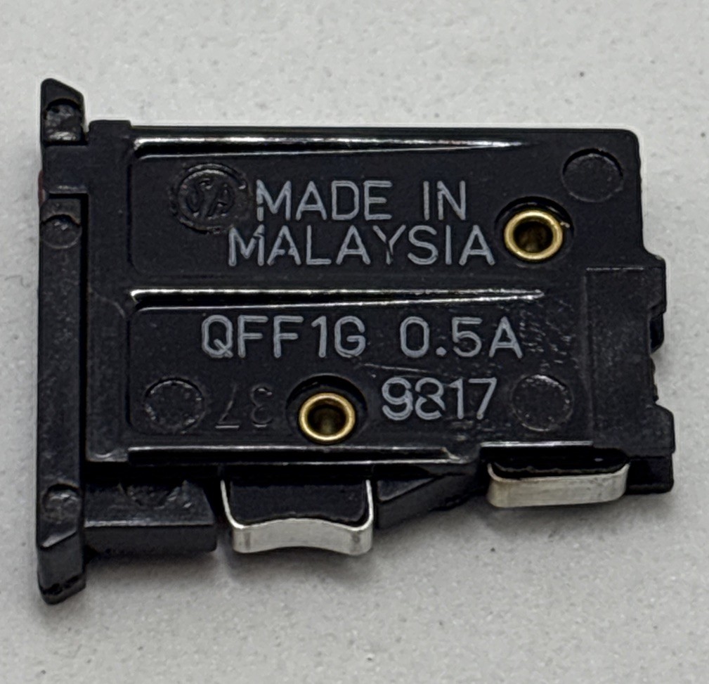 Lot of 20 QFF1G 0.5A Thermal Circuit Breakers Push Reset 0.5 Amp Panel Mount