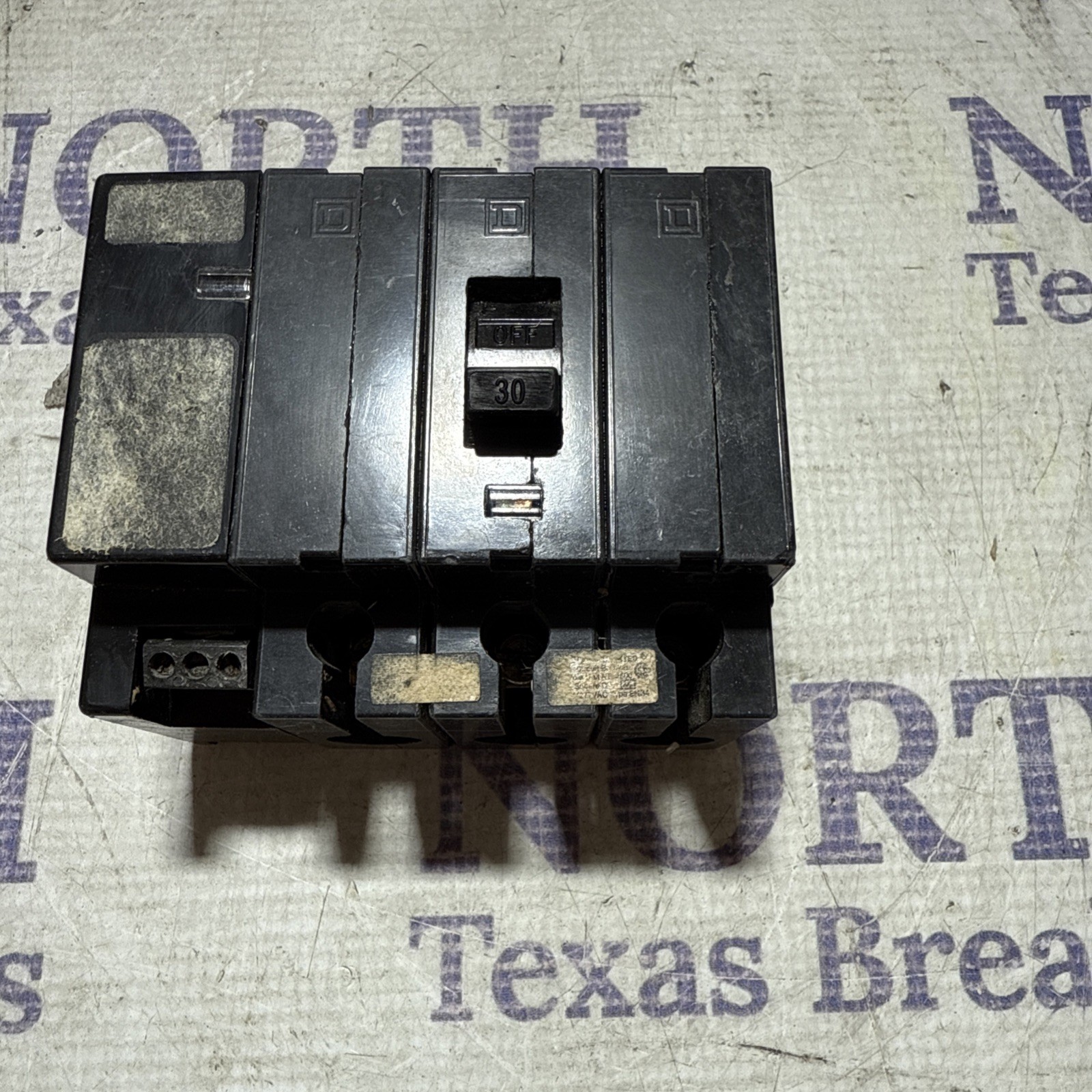 SQUARE D EHB34030PL 3 POLE 30AMP CIRCUIT BREAKER