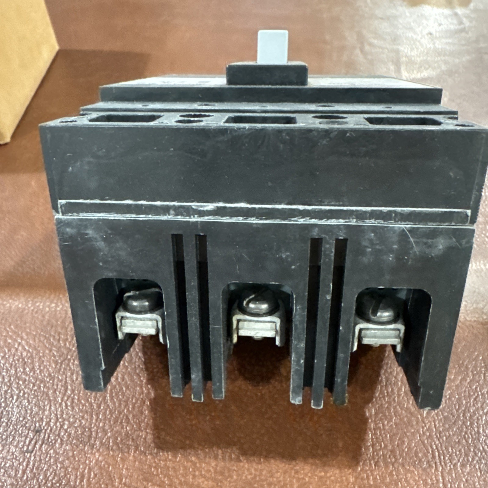 GE TED134015WL 15A 3P 480V CIRCUIT BREAKER 15 Amp 3 Pole Ted NEW