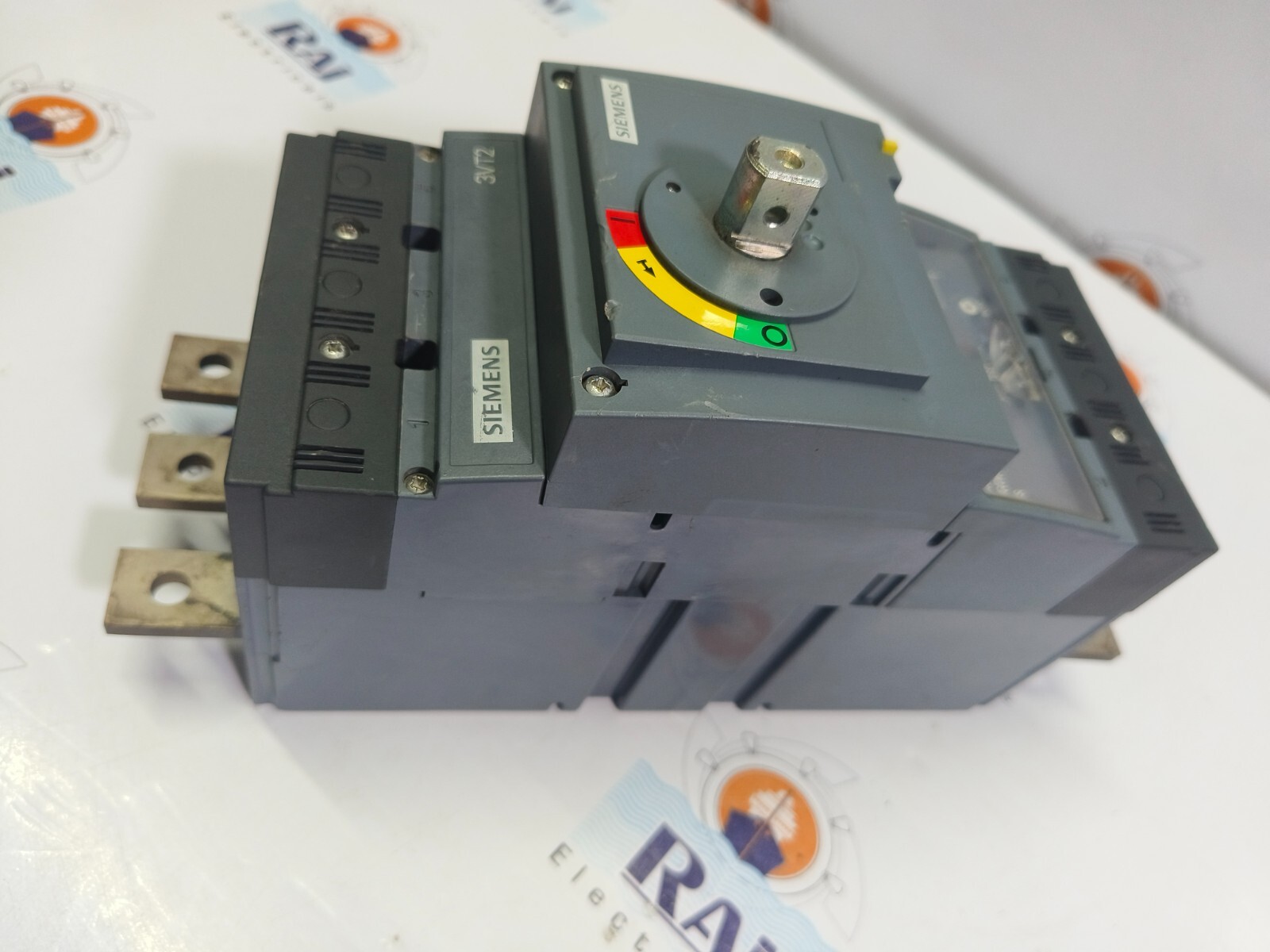 SIEMENS 3VT2 circuit breaker 3VT2 200 Amps, Icu=36kA, 415V AC 3-pole