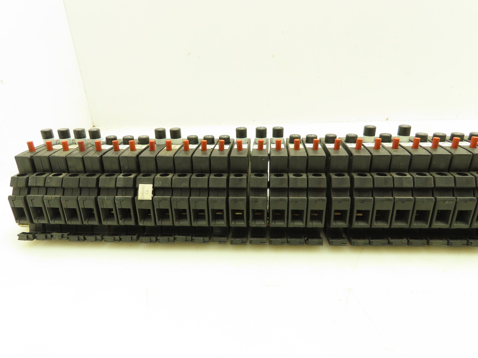 Allen Bradley 1492-GH015 Din Rail 1.5A Circuit Breaker Ser B 250V Lot of 45