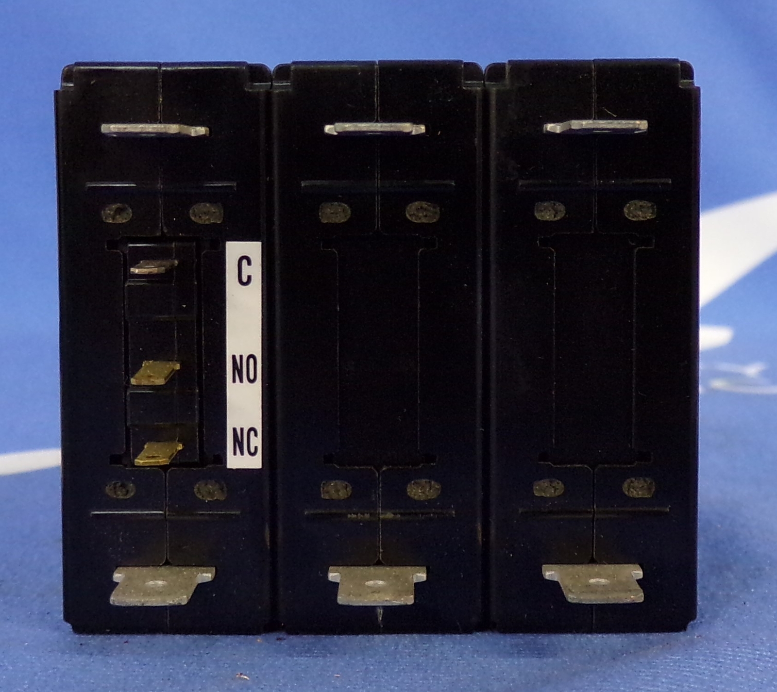 FUJI ELECTRIC CIRCUIT PROTECTOR CP33E/15W 15A 250V 3P PLUG IN 1YR WARRANTY