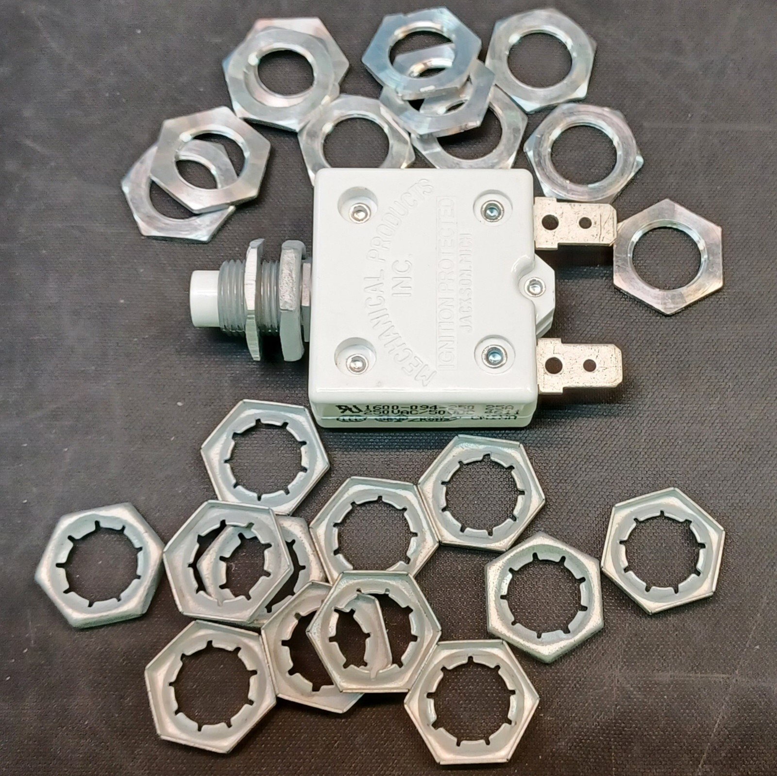 4 Lot 25amp Resettable Breaker 1600-094-250 Push Button 250vac 50vdc Nut Washer