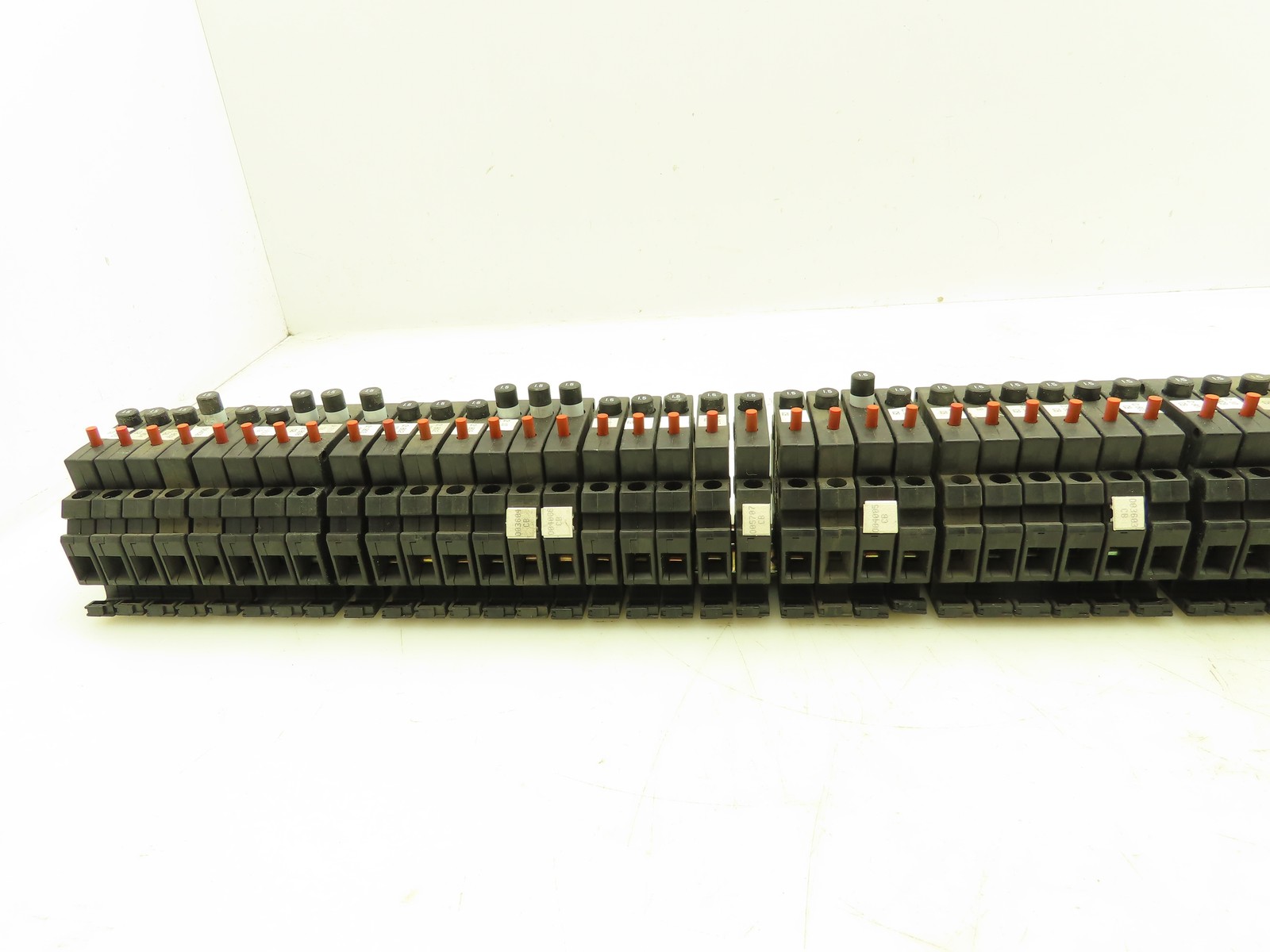 Allen Bradley 1492-GH015 Din Rail 1.5A Circuit Breaker Ser B 250V Lot of 50