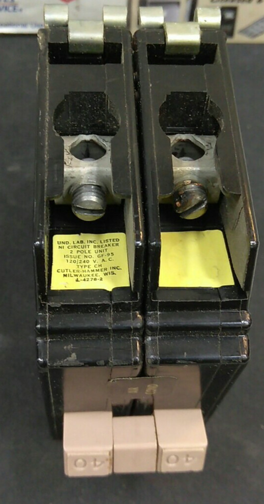 Cutler-Hammer/CH240/40A/2p/120/240VAC/PLUG IN/GROVE SLIDE/Breaker/METAL (3D3UP)