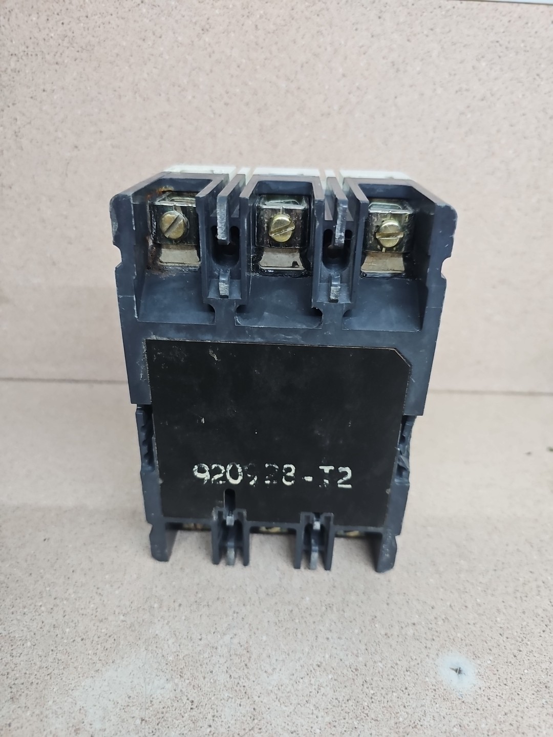 HMCP015E0C Eaton Circuit Breaker 15 Amps 3 Poles SEE PICS