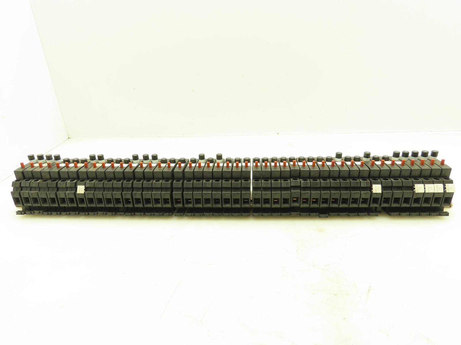 Allen Bradley 1492-GH015 Din Rail 1.5A Circuit Breaker Ser B 250V Lot of 45