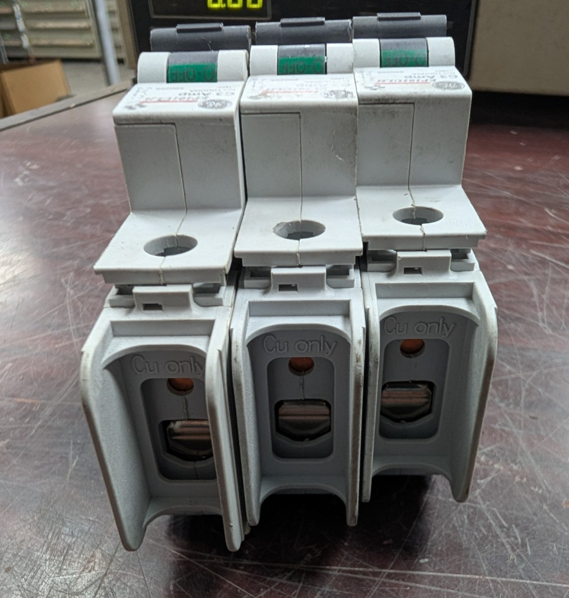 😏 NEW GE 3 AMP CIRCUIT BREAKER 120 VAC 1 POLE EP101ULH / 690268